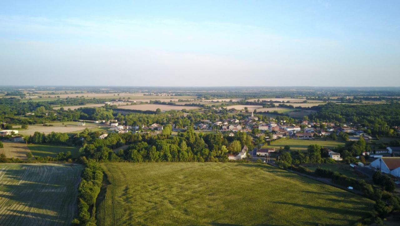 Camping Bois De St Hilaire Chalandray Экстерьер фото